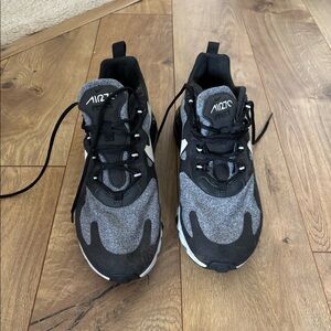 Nike Air 270 React in Black/Grey/White